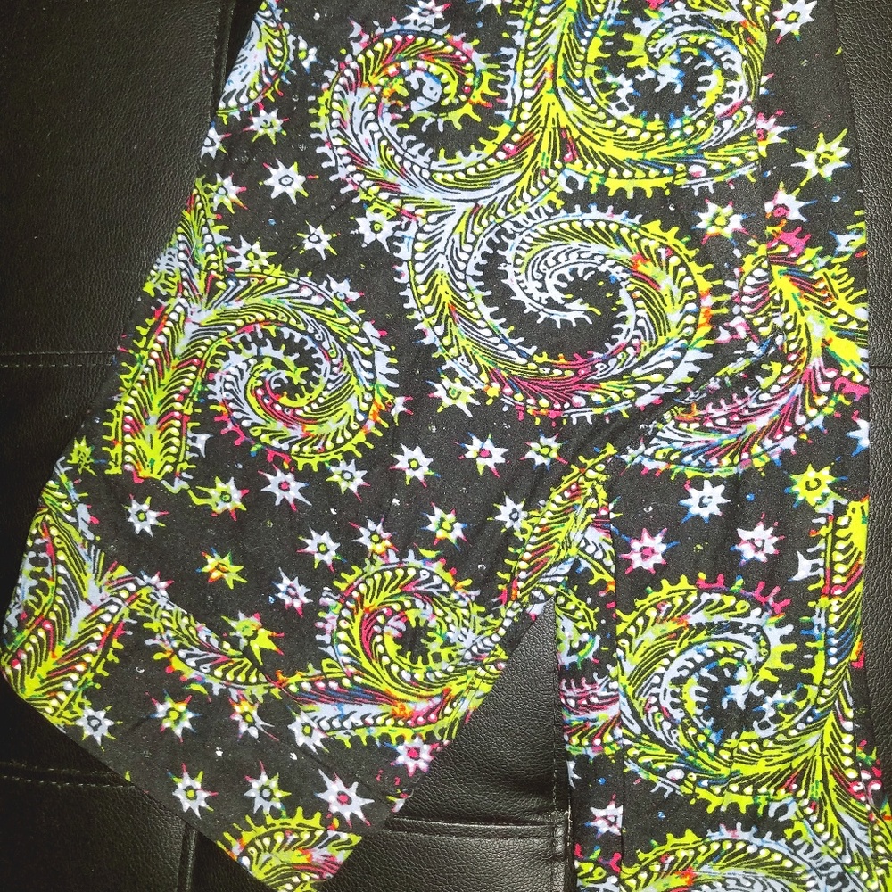 LuLaRoe TC Leggings - Neon Green Paisley